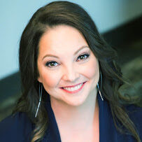 Amber-De-La-Garza Pam Andrews
Founder of ScholarshipShark.com, Speaker, Podcaster